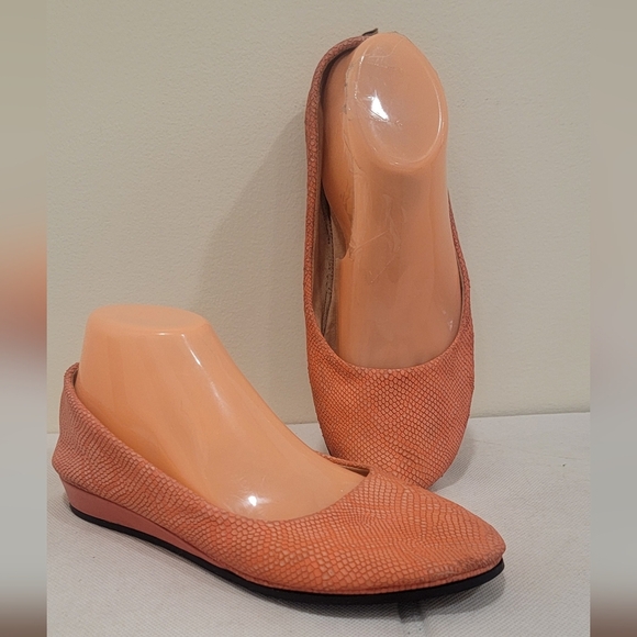 Elegant Coral Ballet Flats - Picture 1 of 6